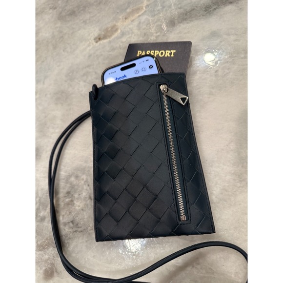 Bottega Veneta Other - Bottega Beneta Intrecciato Weave Leather Passport/Phone Holder Lanyard 708620